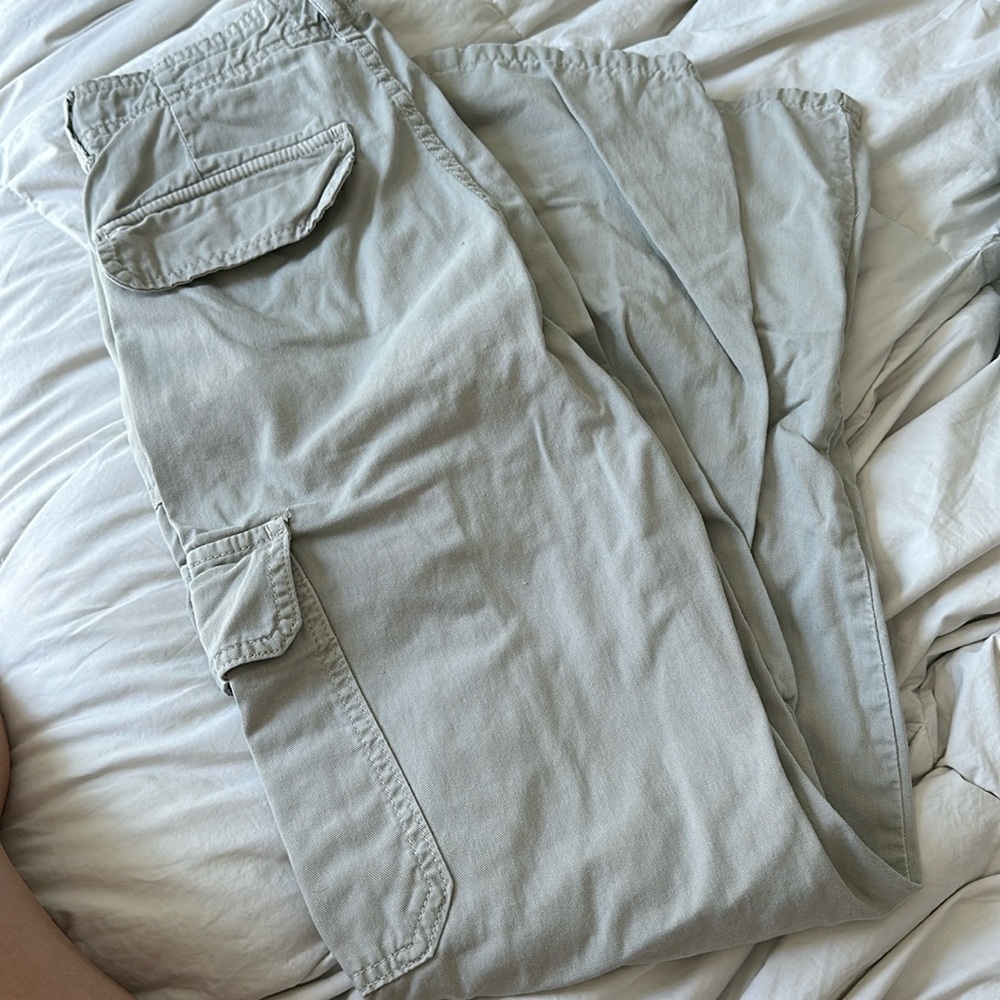 Zara cargo pants in khaki. Size 0